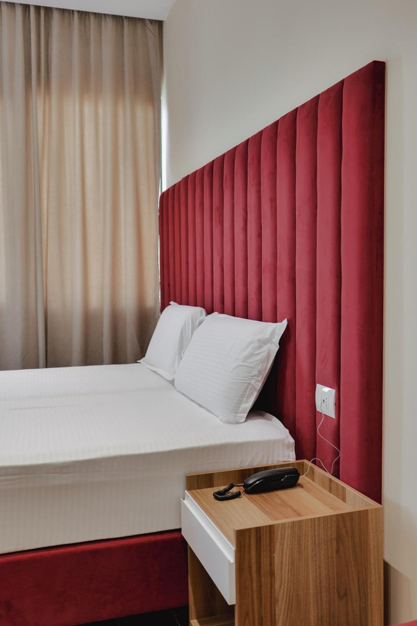 Armar Hotel Sarandë Exteriör bild