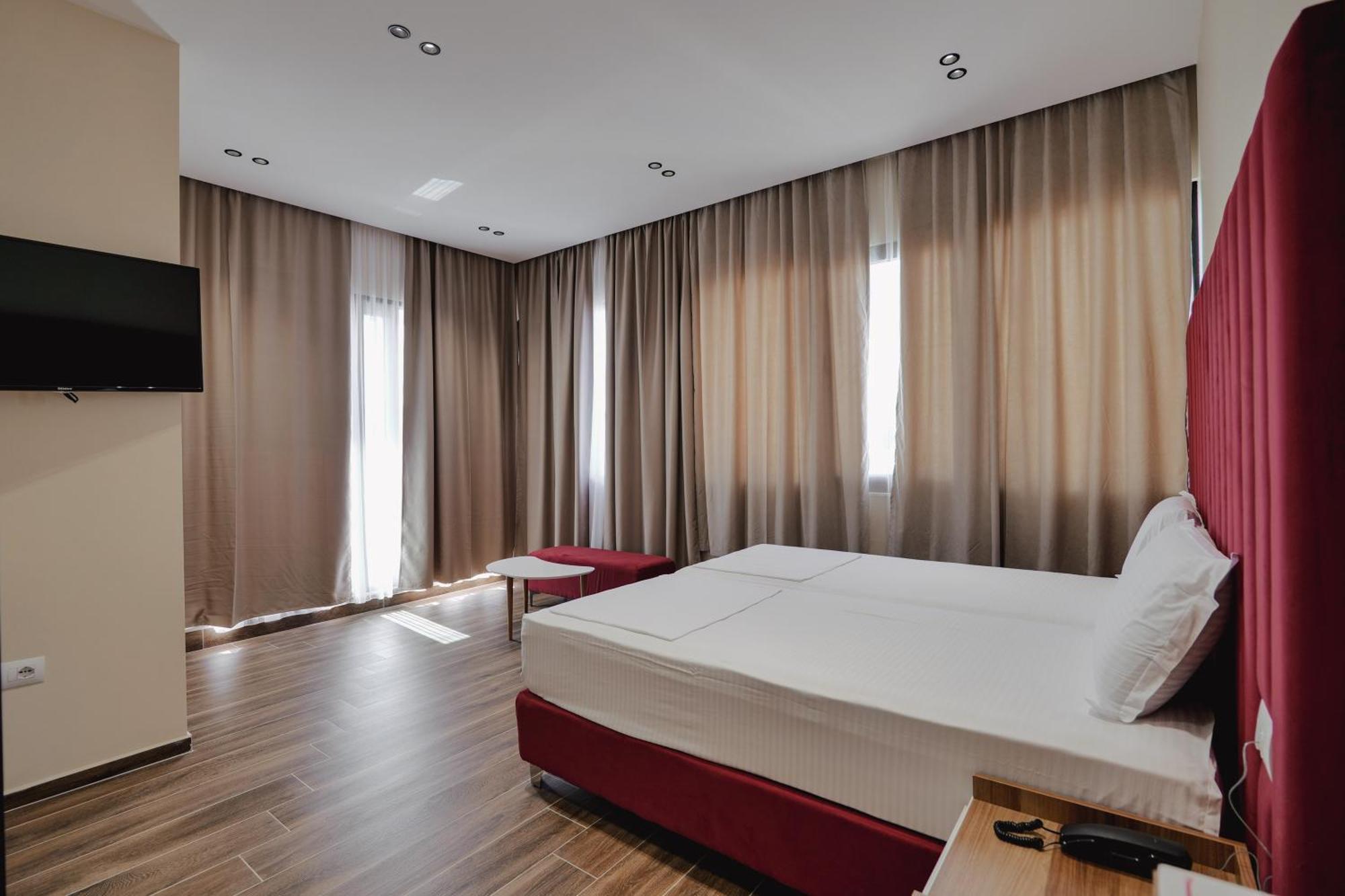 Armar Hotel Sarandë Exteriör bild