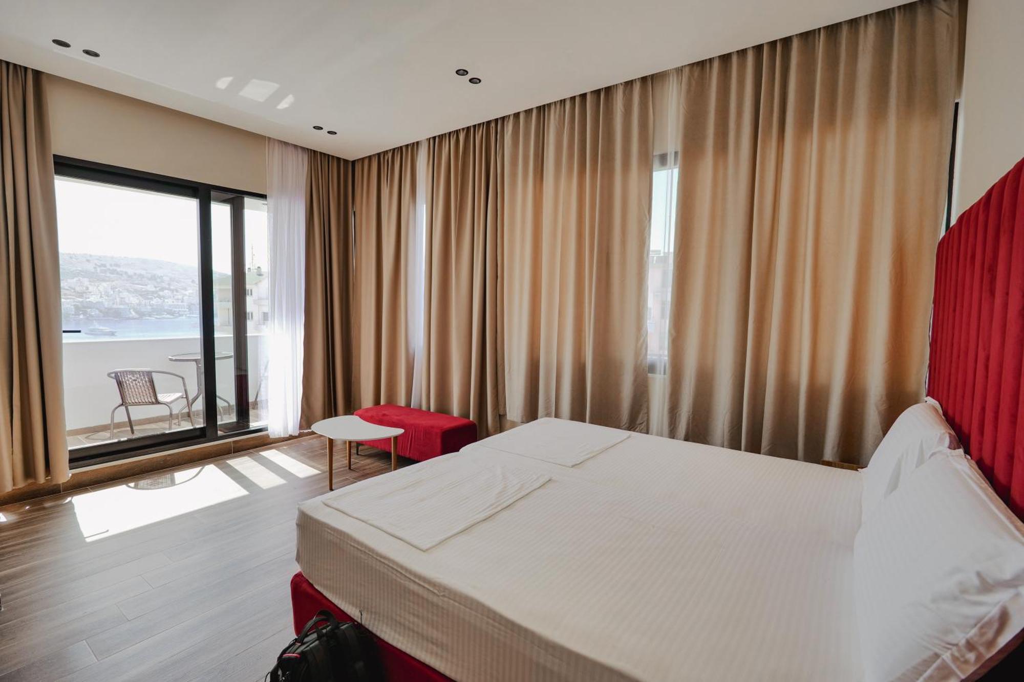 Armar Hotel Sarandë Exteriör bild